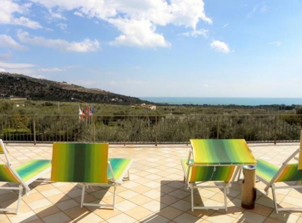 Hotel con Piscina e solarium Mattinata Puglia