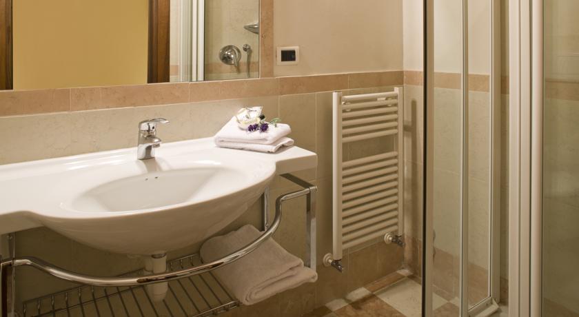 Camere con Bagno privato a Bra Cuneo