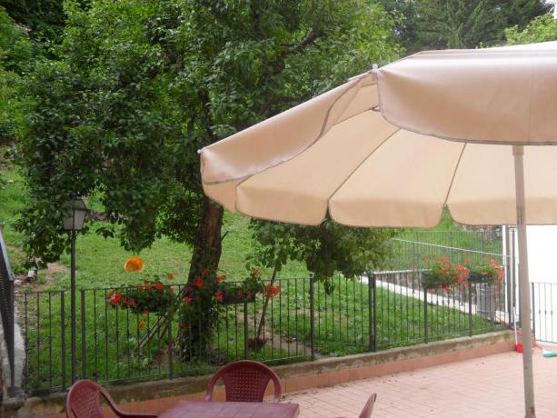 Albergo in Emilia-Romagna con ampio giardino
