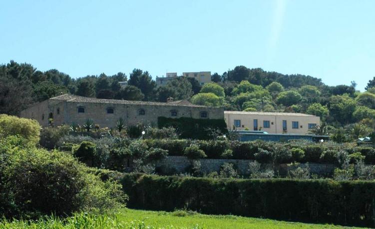 Hotel con Grande Giardino e Parcheggio-Trapani