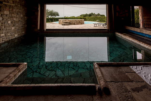 piscina interna riscaldata villa in umbria spa 