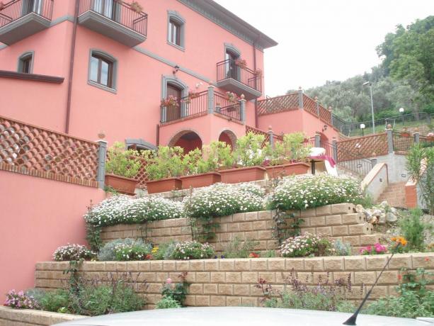 Hotel a S.Agata con vista Eolie