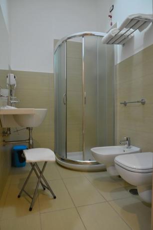 Bagno privato in camera hotel a Diamante