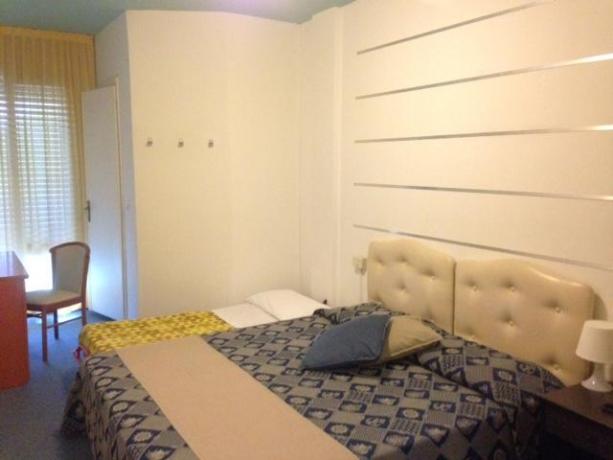 Camera matrimoniale con letto aggiunto hotel a Bibione 