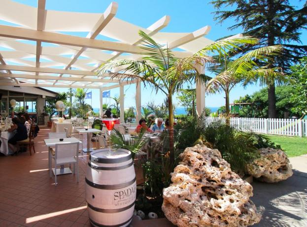 Ristorante esterno Hotel tra Capo Vaticano e Tropea