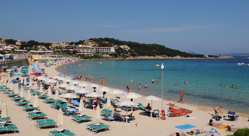 Spiaggia libera o attrezzata a 900 mt