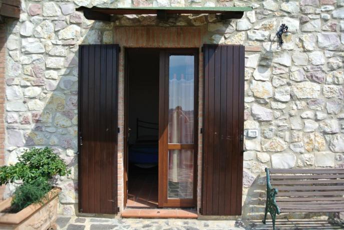 Area solarium con Vasca idromassaggio - B&B Casale Natura dell'Umbria