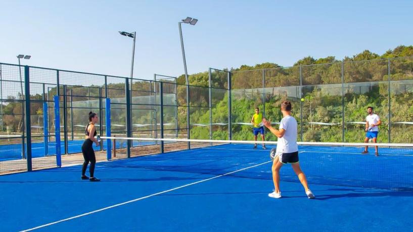 Campo da tennis Villaggio 4 stelle Badesi Sardegna 