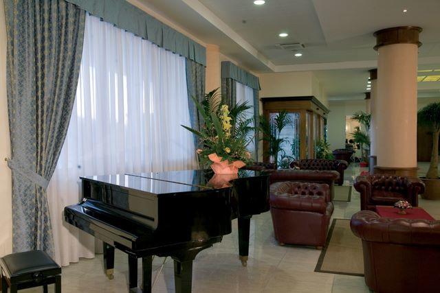 Vicino Reggia di Caserta Hotel 4 stelle