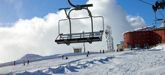 Seggiovia sulle piste da sci Campo Imperatore