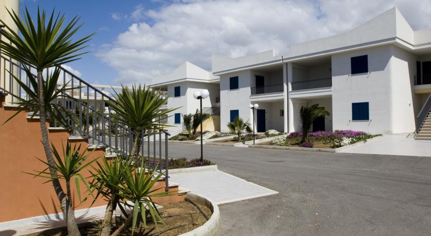 Villaggio con Campi da Tennis vicino Ragusa
