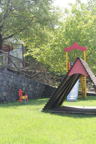 Area giochi bambini agriturismo ad Adrano vicino Paternò