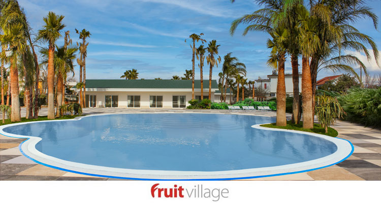 Piscina con Palme al Coral Beach Paestum 