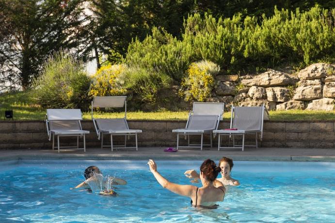 Agriturismo con piscina e maneggio a Gubbio