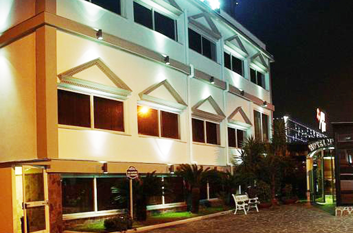 Esterno dell'Hotel per vacanze a Napoli