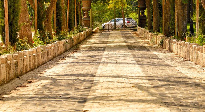 Viale esterno dell'Hotel