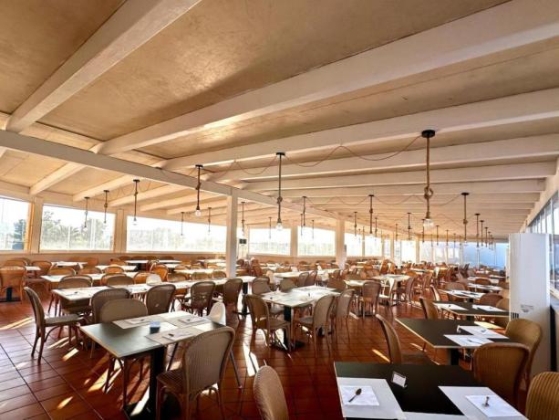 Ristorante panoramico con vetrate villaggio Trapani 