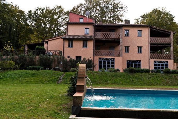 Piscina all'aperto in Residence a Narni