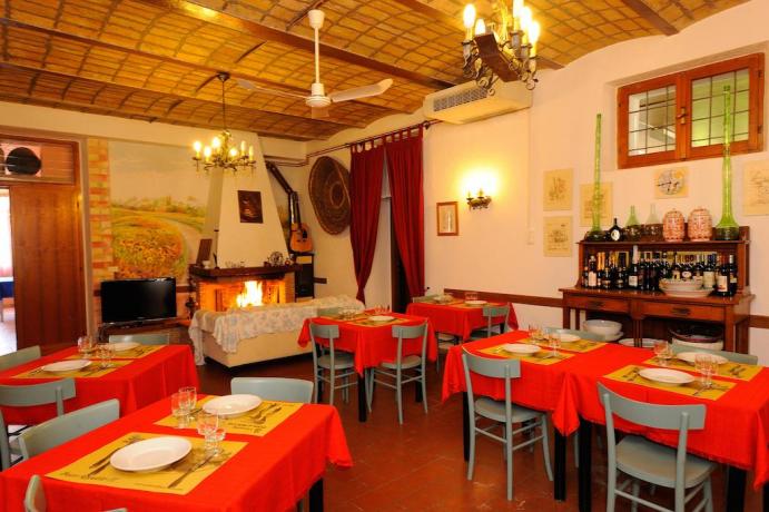 Ristorante con camino e Tv 