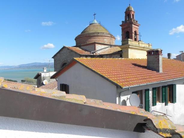 Affittacamere nel centro di Castiglione del Lago a 6 minuti dalla spiaggia, Camere, Appartamenti con vista città o giardino