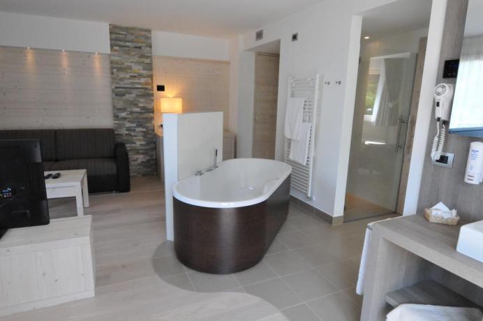 Vasca in camere Suite a Molveno