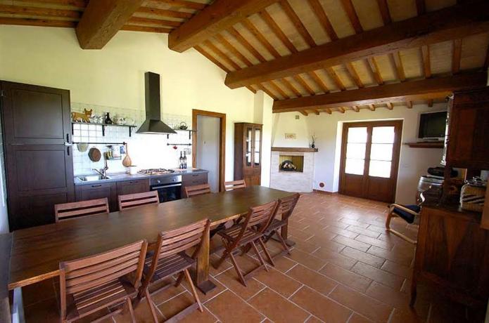 salone per gruppi con barbecue ad Amelia