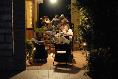 Possibilità di cena all'aperto in estate
