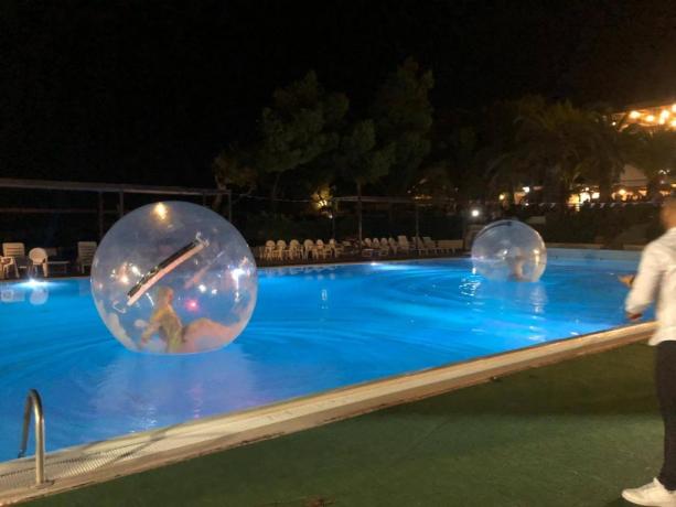 Spettacolo bolle di sapone Villaggio turistico Rodi-Garganico 