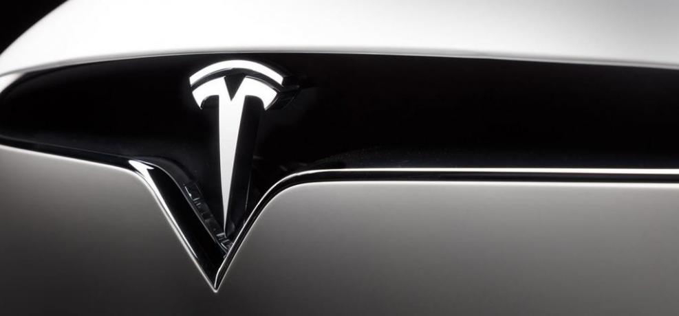 tesla model x noleggio lungo termine