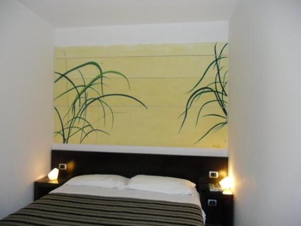 Camere con Bagno con vasca, doccia e asciugacapelli