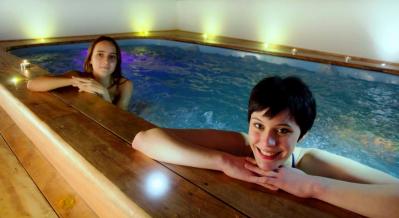 Piscina idromassaggio per 12 persone