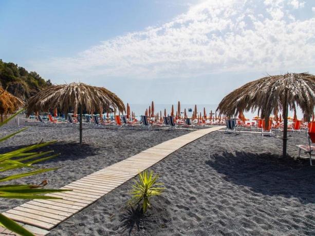Villaggio con Spiaggia e Servizio Navetta 