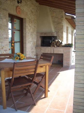 Barbecue in patio coperto in casale 8 persone