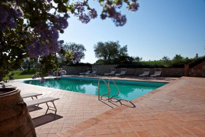 Albergo a Pozzuolo con piscina esterna e solarium 