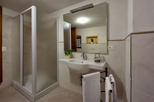Bagno privato in camera con box doccia