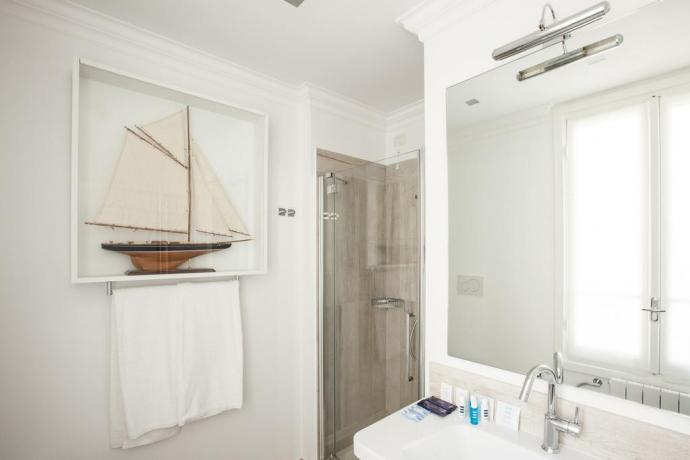 Doccia bagno hotel Finale Ligure