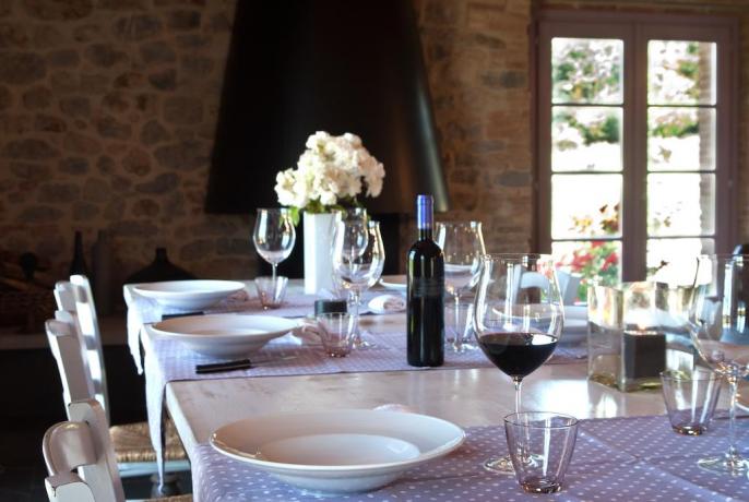 Sala per banchetti con vino biologico