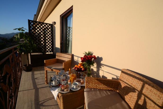 Colazione in terrazza dell'albergo nel Cilento