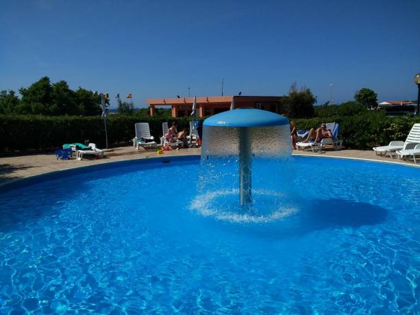 Villaggio fronte spiaggia con piscine per bambini Sorso-Sardegna 