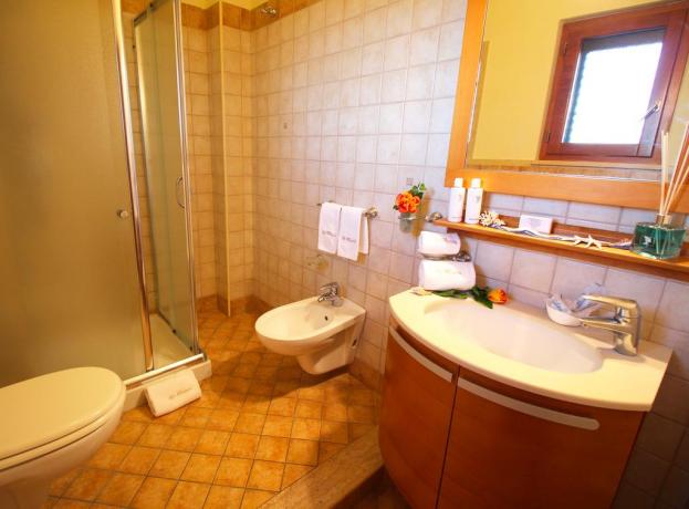 Bagno appartamento con ampio box doccia a Tropea