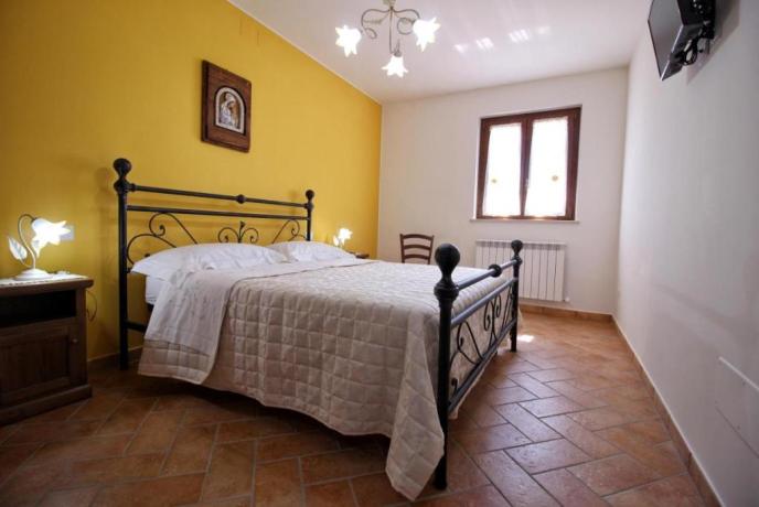 camera matrimoniale in appartamento vacanze Assisi 