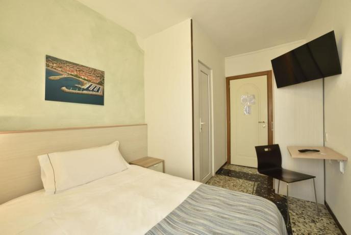 Camera-singola-Hotel-3stelle-San-bartolomeo-mare-Imperia 