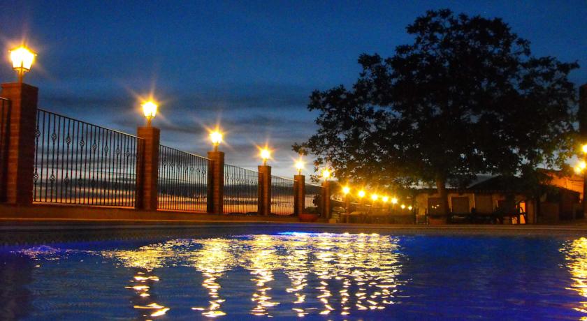 La piscina di notte