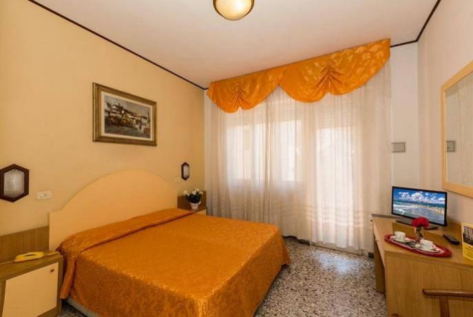 Camera Matrimoniale Hotel in Versilia a Viareggio
