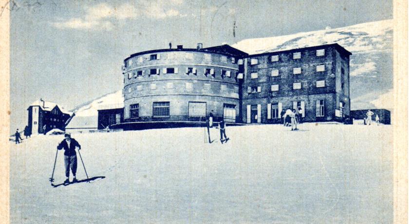 Un'antica foto del Rifugio a Campo Imperatore