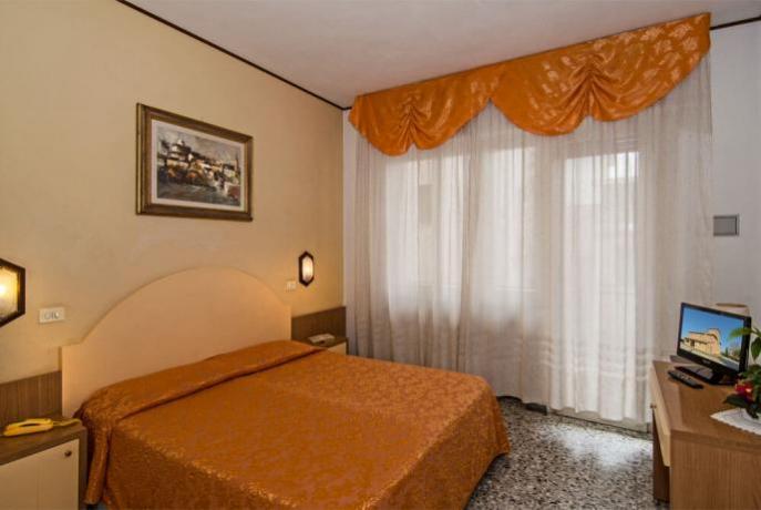 Camera Matrimoniale Hotel a Viareggio vicino al mare