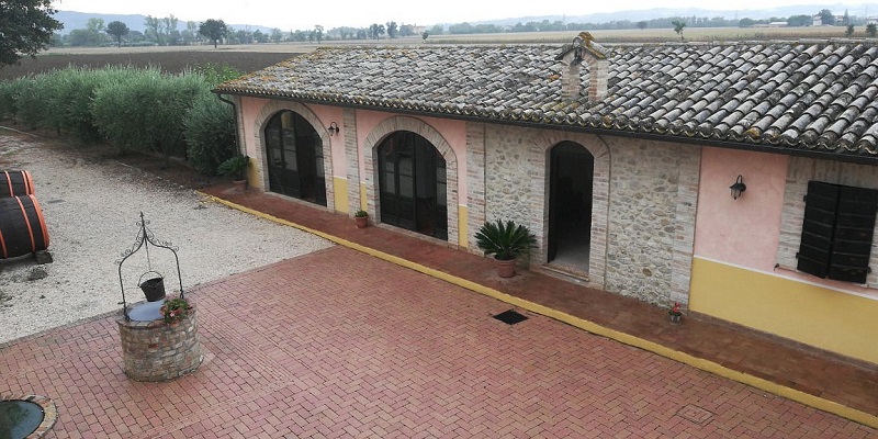 Agriturismo con Parcheggio auto interno alla struttura 