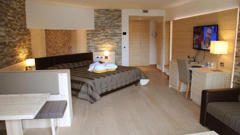 Suite Molveno con letto matrimoniale + divano letto