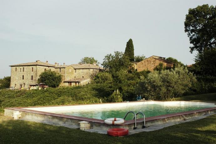 Casale con grande piscina vicino Todi