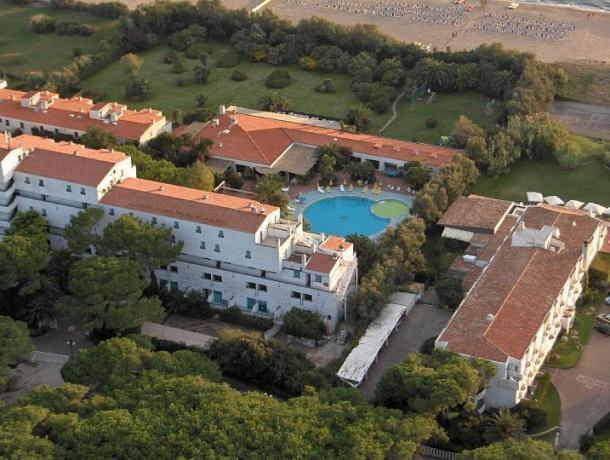 Hotel con Piscina a 100 mt dal Mare